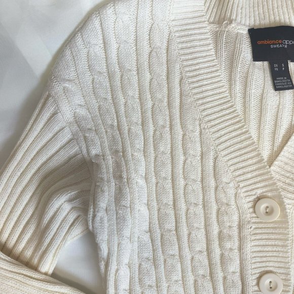 Knitted White cropped cardigan - Women's cardigan - white sweater - Picture 2 of 4